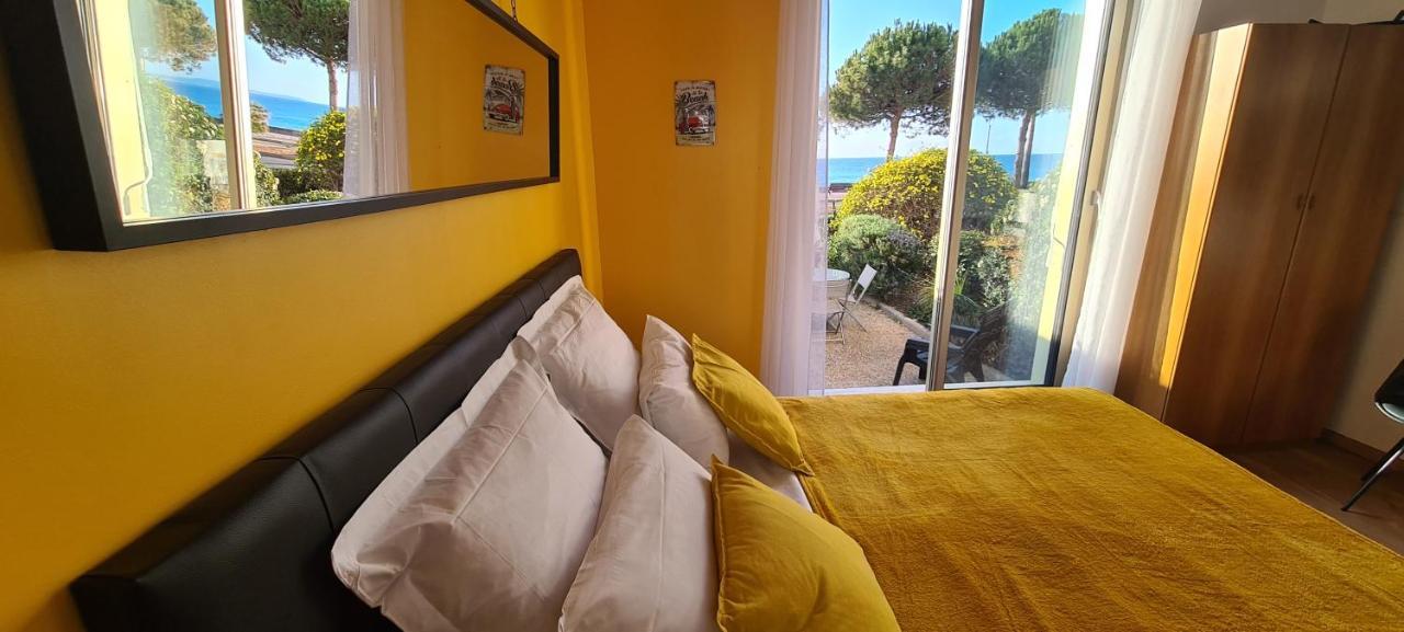 Studio De La Plage - Mer, Terrasse Et Garage Cagnes-sur-Mer Esterno foto